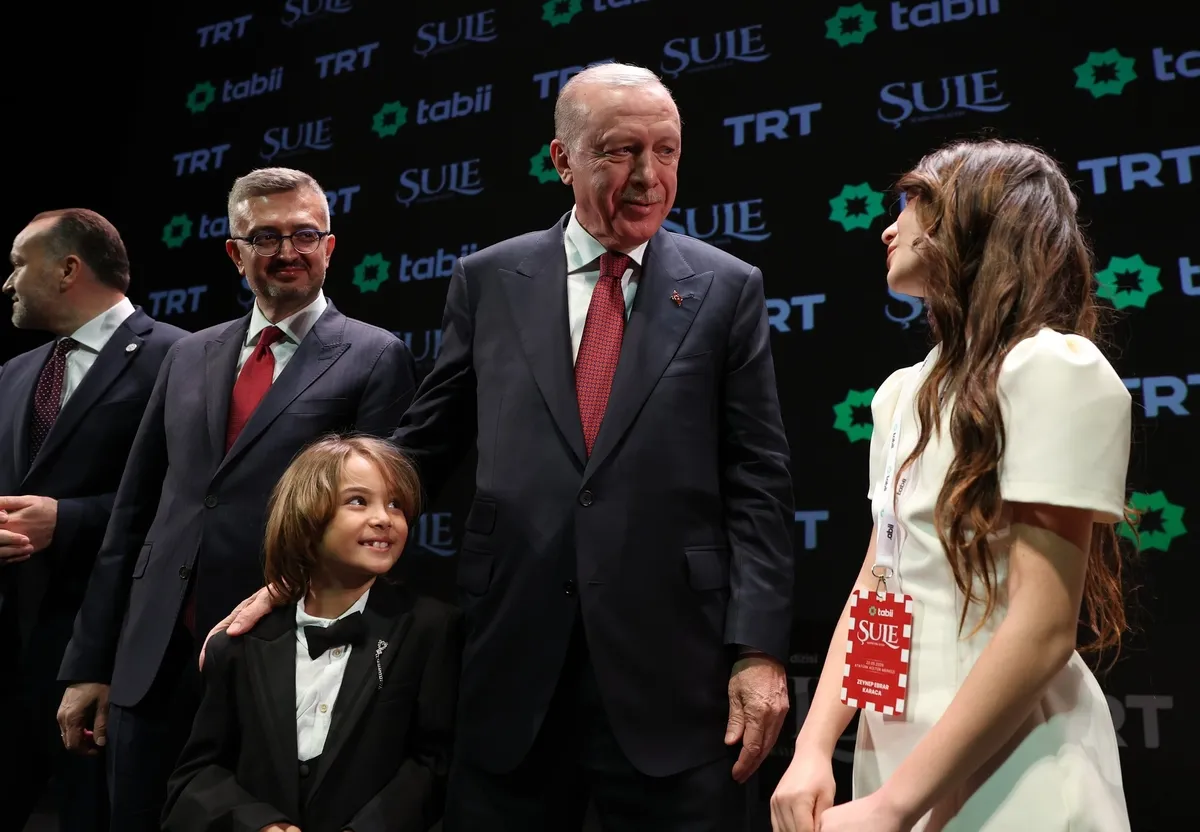 1779480889631.jpeg Şule Senin Hikayen dizisi tabii platformunda başlıyor: AKM'deki galaya Başkan Erdoğan da katıldı-5
