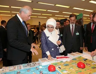 Emine Erdoğan Cenevre’de stand ve sergileri gezdi