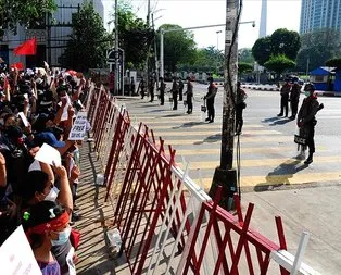 Darbeyi protesto eden 27 kişi gözaltında