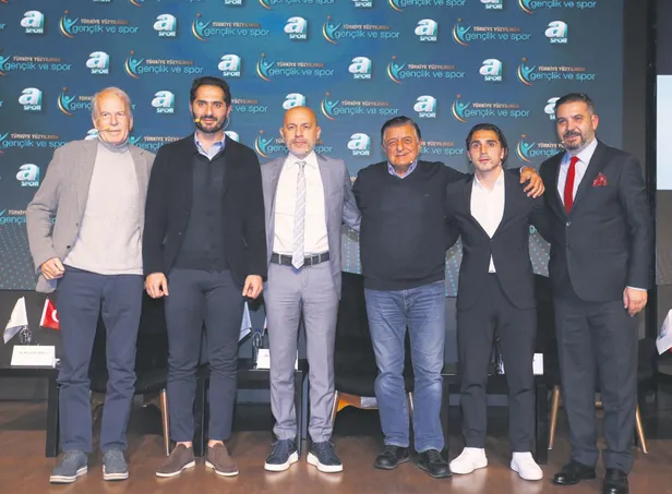 tff-yoneticisi-hamit-altintop-sporun-zirvesinde-cok-carpici-mesajlar-verdi-2024-turk-futbolu-icin-cok-onemli-1671151444040.jpg