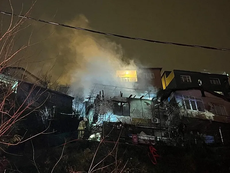 Sarıyer’de iki gecekondu yandı: 6 kişi yaralandı-3