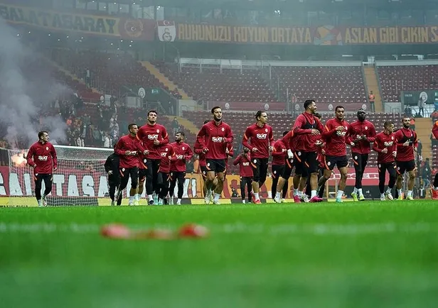 galatasarayda-zirve-hesabi-fatih-terim-receteyi-sundu-9-macta-23-puan-sart-1635637868992.jpeg