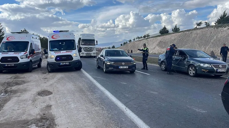 nevsehir-gulsehir-yolunda-feci-kaza-kazada-bir-bebek-hayatini-kaybetti-anne-ve-baba-yarali-1775313740898.jpeg Nevşehir-Gülşehir yolunda feci kaza: Kazada bir bebek hayatını kaybetti, anne ve baba yaralı-3