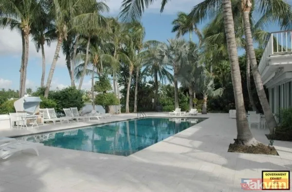 Tanga gelinlikle twerk yaptı! Düğünde damadın karşısında tangayla kucak dansı etti! Dünya onu konuşuyor - 37