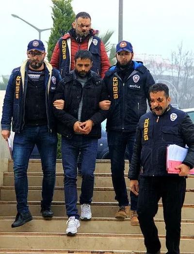 ATM’ye yerleştirdiği düzeneği çıkarırken suçüstü yakalandı-1