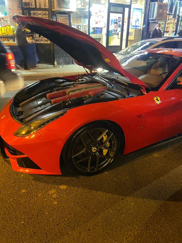 almanyadan-turkiyeye-gelen-5-milyon-lira-degerindeki-ferrari-f12-berlinetta-kagithanede-yolda-kaldi-calistirilamadi-1607754690507.jpg Almanya'dan Türkiye'ye gelen 5 milyon lira değerindeki Ferrari F12 Berlinetta Kağıthane'de yolda kaldı çalıştırılamadı-4