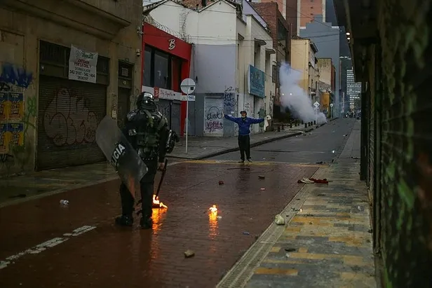 SON DAKİKA: Kolombiya yangın yeri! 9. gününde tansiyon düşmüyor-5