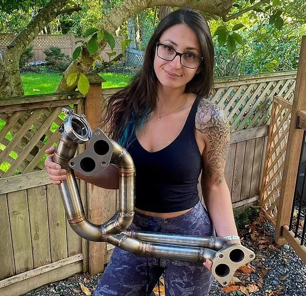 tiktok-fenomeninin-otomobilinin-bagajindan-ciplak-adam-cikti-bethany-coker-sok-yasadi-1644240770945.jpg TikTok fenomeninin otomobilinin bagajından çıplak adam çıktı! Bethany Coker şok yaşadı-3