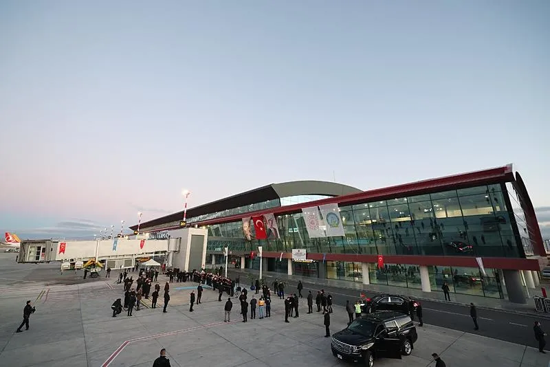 Başkan Recep Tayyip Erdoğan, Kayseri Havalimanı Yeni Terminal Binası Mütemmimleri ile Apron Projesi açılışına katıldı. (AA)