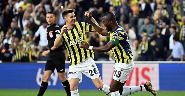Valencia Alex'in gol rekorunu kırdı