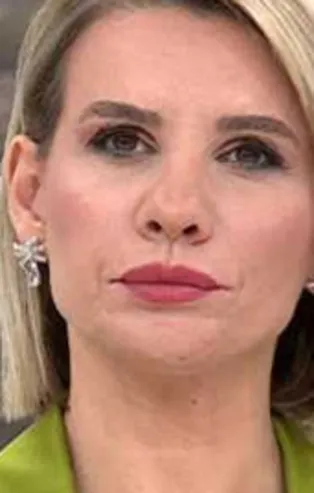 Esra Erol'da canlı yayınında kirli aile sırrı ifşa oldu! Öz abisinin cinsel istismarına uğradı yetmedi borç karşılığında satıldı