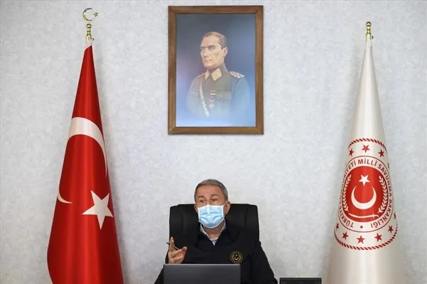 milli-savunma-bakani-hulusi-akar-pence-simsek-ve-pence-yildirim-operasyonlarina-katilan-komutanlarla-gorustu-1619278362540.jpeg Milli Savunma Bakanı Hulusi Akar, Pençe Şimşek ve Pençe Yıldırım operasyonlarına katılan komutanlarla görüştü-2