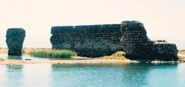 Suyun altından kale çıktı