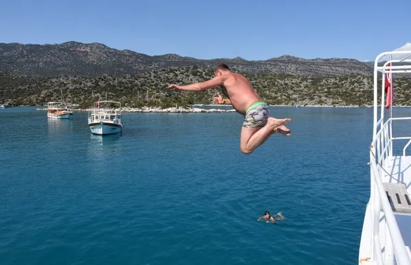 rus-turistler-ucus-rusyanin-sinirlamasina-ragmen-turkiyede-tatil-yapmaya-kararli-1618850284812.jpg Rus turistler Rusya'nın uçuş sınırlamasına rağmen Türkiye'de tatil yapmaya kararlı-3