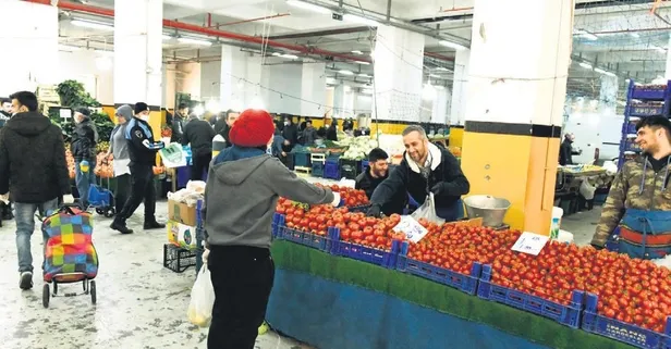 Coronavirüs tedbirleri kapsamında pazarda '3 metre' kuralı