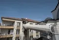 Adıyaman'da minare binayı ikiye böldü