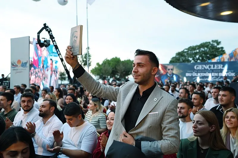 samsunda-genclik-bulusmasi-baskan-erdogandan-onemli-aciklamalar-1789415172628.jpeg Samsun'da Gençlik Buluşması! Engelli vatandaşın sözleri Başkan Erdoğan'ı duygulandırdı: Otobüsten aşağı inmemiş olsam Allah'a bunun hesabını nasıl veririm-9
