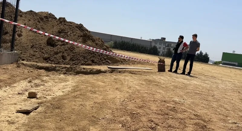 Tuzla'da inşaat alanında toprak kayması: 2 işçi kurtarıldı-4