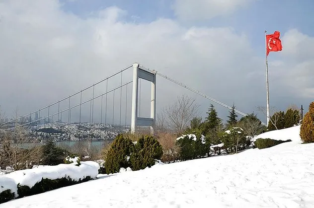 HAVA DURUMU | İstanbul'da kar yağışı devam edecek mi? Meteoroloji uyardı: Kar yerini yağmura bırakıyor