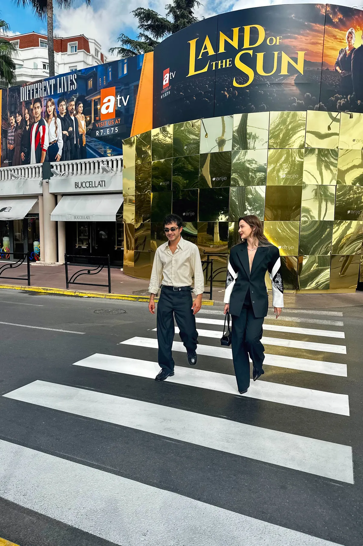 rahimcan-kapkap-ve-elcin-zehra-irem-cannesda-mipcom-2026-cikarmasi-1791965062050.jpg Cannes sokaklarında yoğun ilgi! Rahimcan Kapkap ve Elçin Zehra İrem MIPCOM 2026'ya damga vurdu-6
