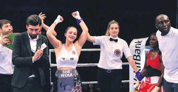 Türkiye’nin ilk profesyonel boks kadın hakemi olan Nazan Savaş gönülleri fethetti