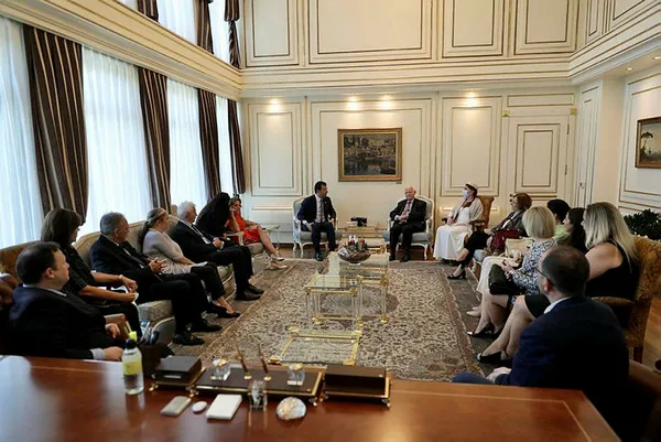 Fatih tablosunu tanıtan İmamoğlu’na tepki: Şov malzemesi yapma