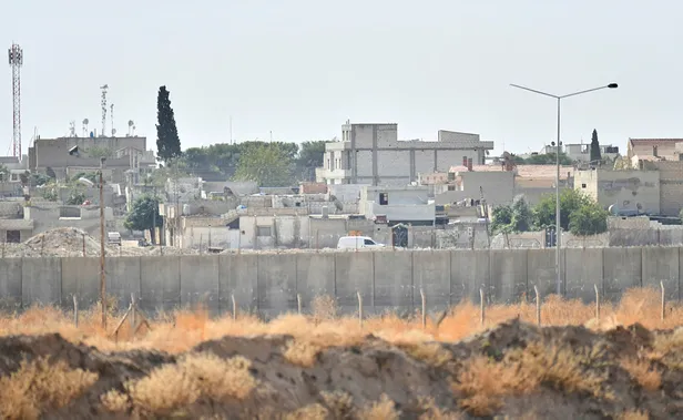 Fırat'ın doğusunda büyük panik! Kamyonlar birbiri ardında geldi-1
