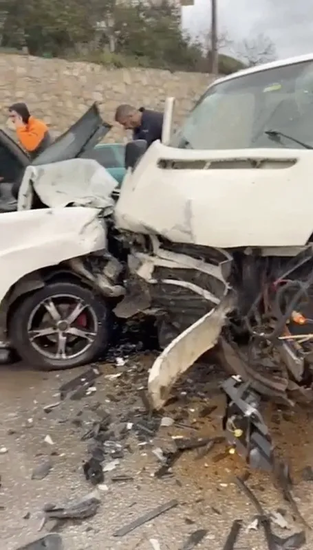 bursada-bayram-arifesinde-feci-kaza-i-iki-arac-kafa-kafaya-carpisti-7-yarali-1773902504900.jpeg Bursa'da bayram arifesinde feci kaza | İki araç kafa kafaya çarpıştı: 7 yaralı-1