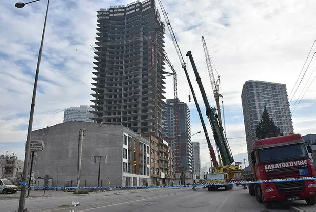İzmir'de vinç devrildi! Ölü ve yaralılar var: 4 kişi tutuklandı!-7