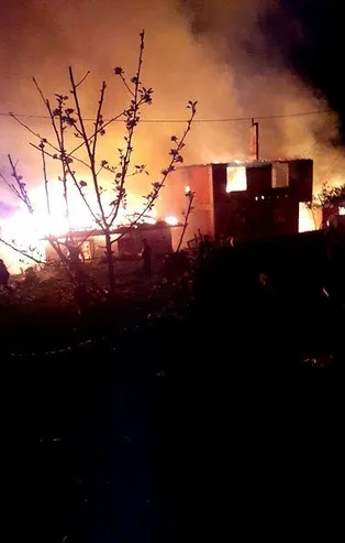 SON DAKİKA: Kastamonu'da gece yarısı korkutan yangın: 6 ev yanarak kullanılamaz hale geldi
