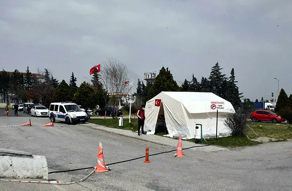 koronaviruse-karsi-acil-durum-cadirlari-afad-harekete-gecti-1585311938339.jpg Koronavirüse karşı "acil durum" çadırları! AFAD harekete geçti-1