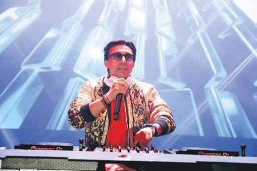 alp-kirsan-gordugu-manzara-karsisinda-kuplere-bindi-utaniyorum-dedi-isyan-etti-1630014106008.jpeg Alp Kırşan gördüğü manzara karşısında küplere bindi! 'Utanıyorum' dedi isyan etti-16