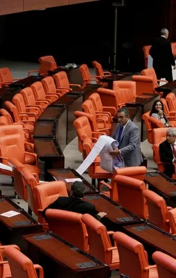 CHP'li Tanrıkulu'ndan Meclis'te kürsü şov