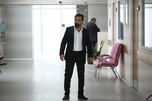 Eşkıya Dünyaya Hükümdar Olmaz 150. bölüm fragmanı: Tipi ablasına vurgun olan Haşmet'i öldürüyor mu?-3