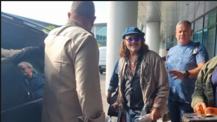 Johnny Depp'li Hollywood Vampires grubu konser için İstanbul'a geldi!