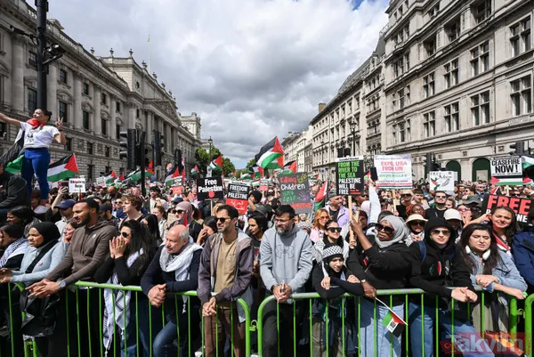 İngiltere'de on binlerce kişi Filistin için tek ses oldu: Gazze'de soykırıma son verin - 15