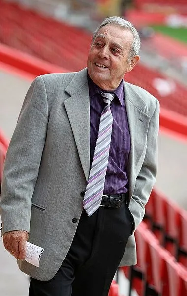 SON DAKİKA: Liverpool'un efsane futbolcusu Ian St John hayatını kaybetti-1