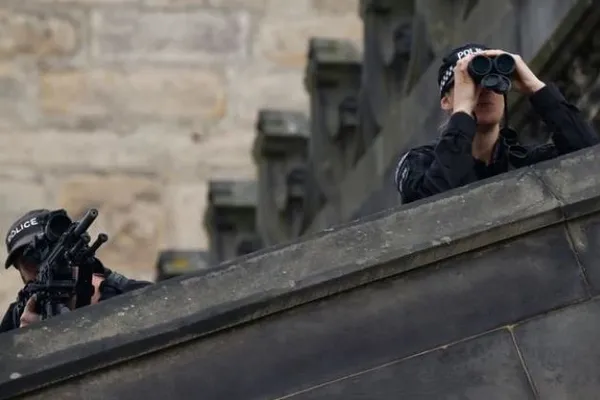 Kraliçe 2. Elizabeth son yolculuğuna uğurlandı! Aziz George Şapeli'nde defnedildi-18