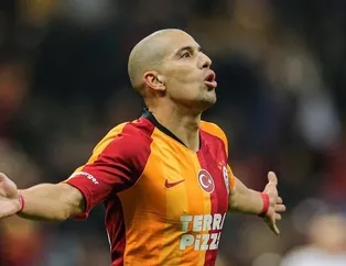 Emre Kılınç ortaya Feghouli sağa