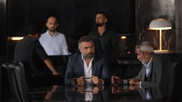 iki-ailede-ihanetin-karinesi-edho-167-bolum-fragmaninda-ilyas-dusmana-kursun-yagdiriyor-reis-olursa-1602334277739.jpg İki ailede ihanetin karinesi: EDHO 167. bölüm fragmanında İlyas düşmana kurşun yağdırıyor! Reis olursa...-7