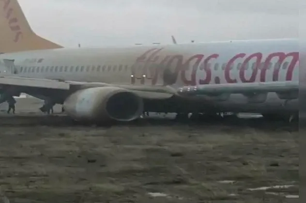Sabiha Gökçen'de Pegasus uçağı pistten çıktı! İşte pilot ile kule arasındaki konuşmalar