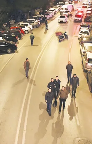 İzmir Karabağlar’da çete hesaplaşması kanlı bitti! Olayla ilgisi olmayan 2 kişi canından oldu