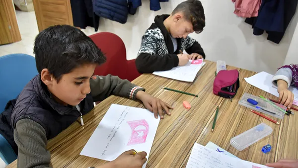 meb-okul-takvimi-2020-9-10-11-12-siniflar-ne-zaman-acilacak-ortaokul-liseler-acilacak-mi-1600845433792.jpg MEB okul takvimi 2020: 9. 10. 11. 12. sınıflar ne zaman açılacak? Ortaokul liseler açılacak mı?-4