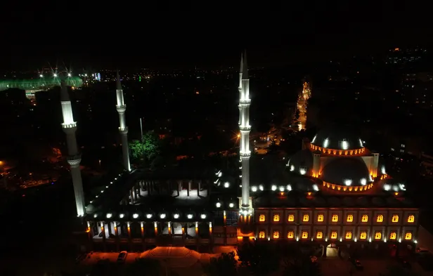 Büyük Çamlıca Camii'ne Ramazan arifesinde yoğun ilgi-1