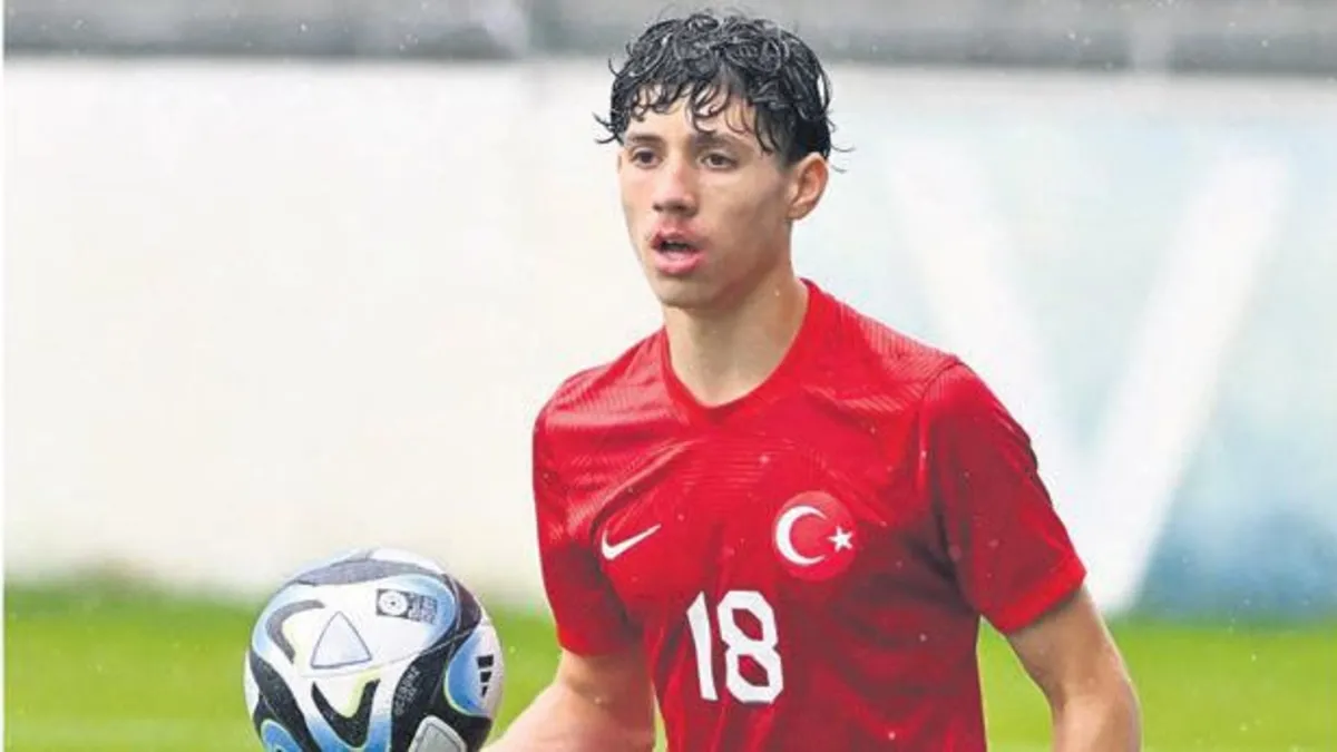 Norwich City'den flaş hamle: Türk sol bek ile anlaştı!