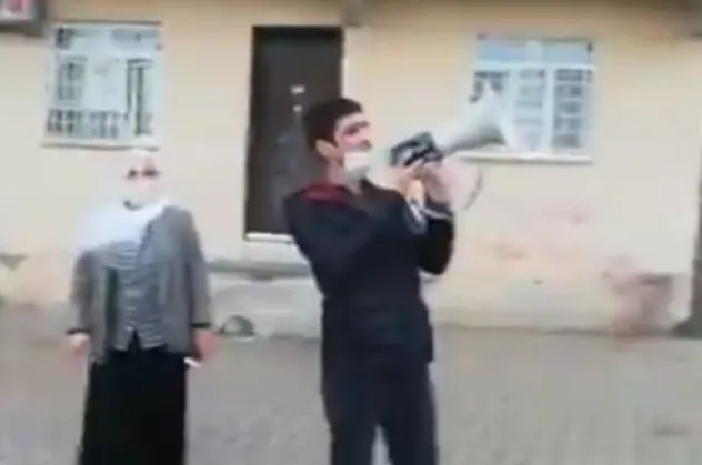 HDPKK koronavirüsü fırsat bildi! HDP'li vekil Remziye Tosun sokak sokak gezerek halkı kışkırttı!