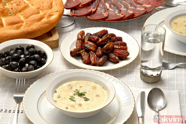 Prof. Dr. Canan Karatay, Günde İki Öğün Yemek Önerdiğini, İbn-İ Sina'nın Da "İki Öğün Sağlıklıdır, Üçüncü Öğün Hastalıktır." Dediğini Anımsattı.