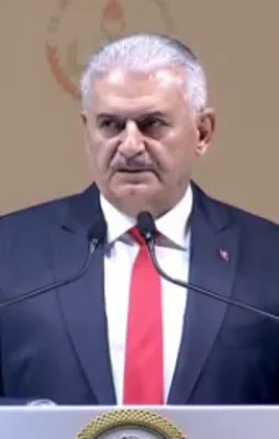 Yunanistan esprisi salonu kahkahaya boğdu