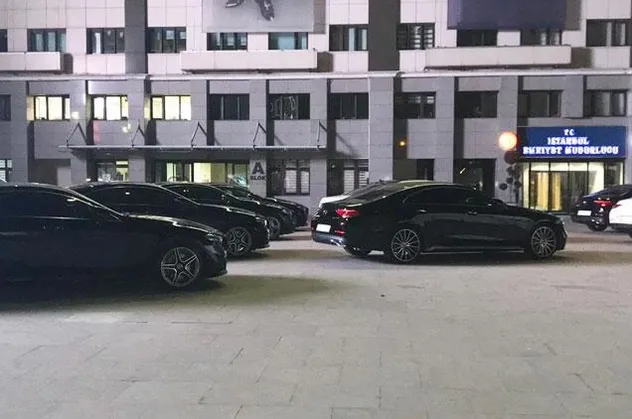 Mercedes, Bentley, Porsche ne ararsan var! Noter onaylı otomobil şebekesi
