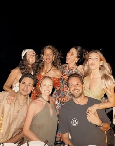 kenan-imirzalioglundan-esi-sinem-kobala-ask-dolu-dogum-gunu-kutlamasi-1786788959563.jpg Gözlerinin içine baka baka kutladı: Kenan İmirzalıoğlu ve Sinem Kobal'dan aşk dolu gece-4